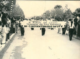 Homenagens durante o desfile cívico de 1976
