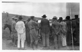 Peter Henry Rolfs palestrando para visitantes